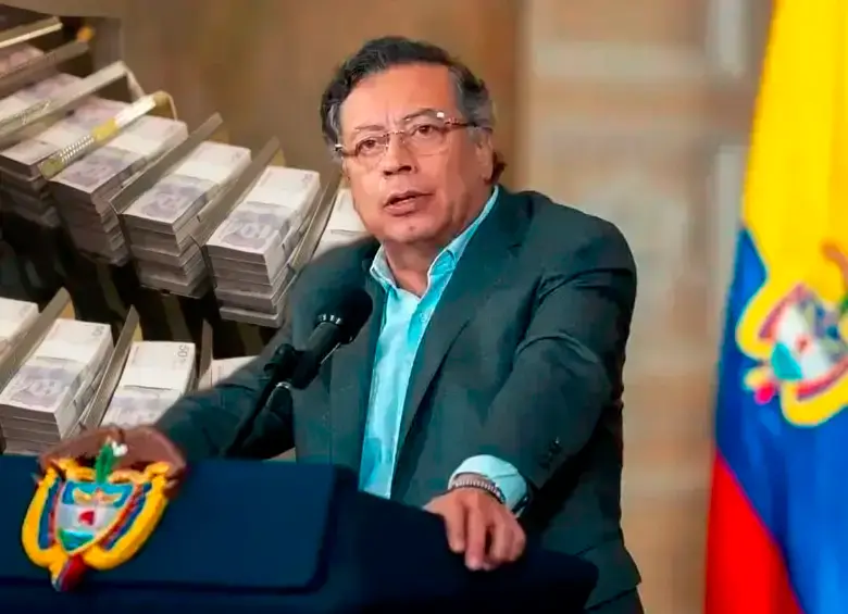 El incremento del salario mínimo golpearía con cerca de 7 billones de pesos las finanzas estatales. FOTO COLPRENSA. 