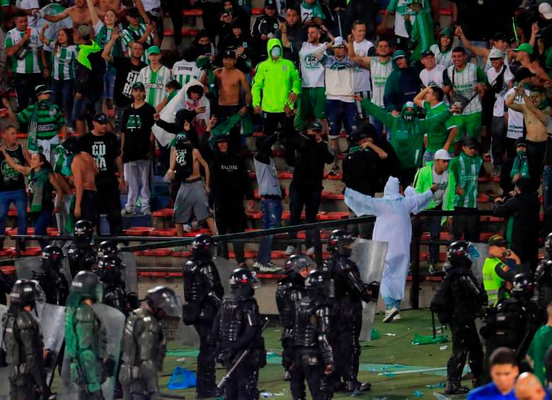 El partido ante América no pudo jugarse debido a desmanes causados por Los Del Sur. FOTO JAIME PÉREZ