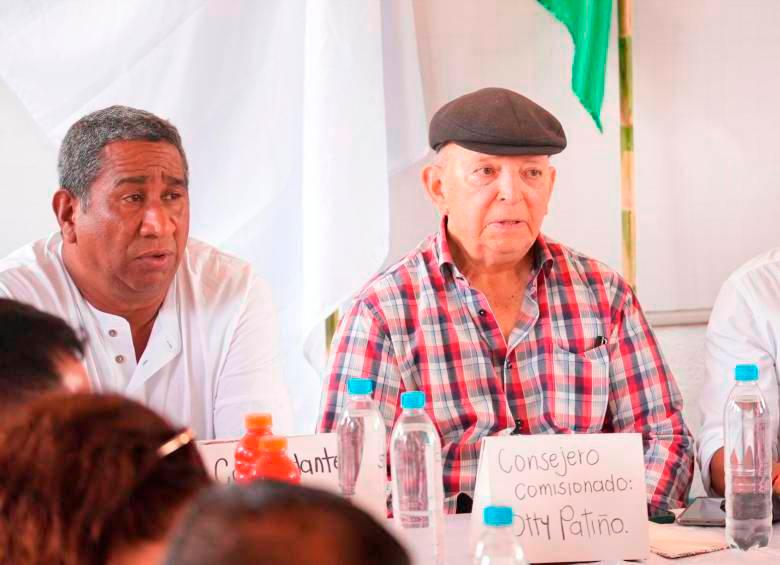 Gabriel Yepes, alias HH junto al consejero comisionado de paz, Otty Patiño. FOTO CORTESÍA 