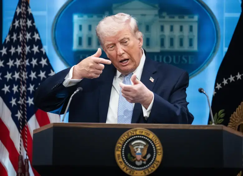 Durante declaraciones a la prensa en la Casa Blanca, Donald Trump afirmó que Irán está dispuesto a hacer concesiones que no consideraba posibles hace apenas dos meses, lo que evidencia un cambio en la postura del país. Foto: Getty