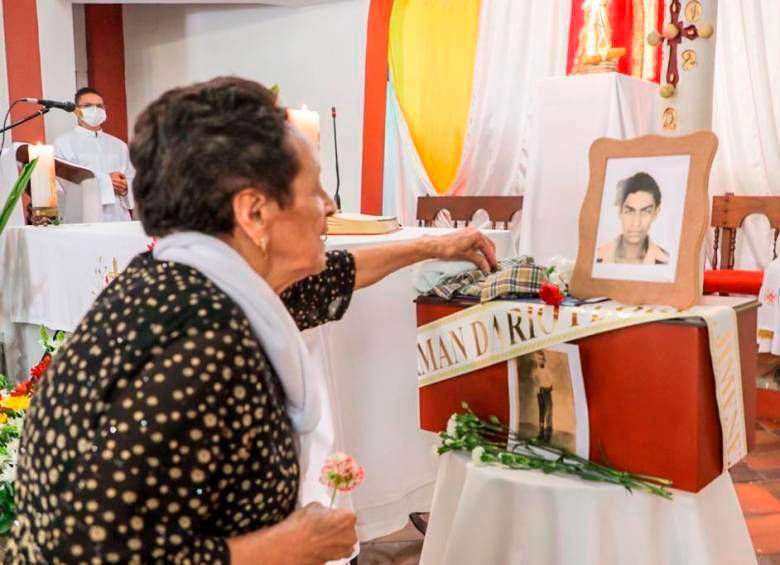María Mercedes Jiménez encontró el cuerpo de su hijo Germán Darío Flórez Jiménez tras 40 años de reportarlo como desaparecido. Las demás víctimas de Colombia siguen buscando a sus seres queridos. FOTO: CORTESÍA