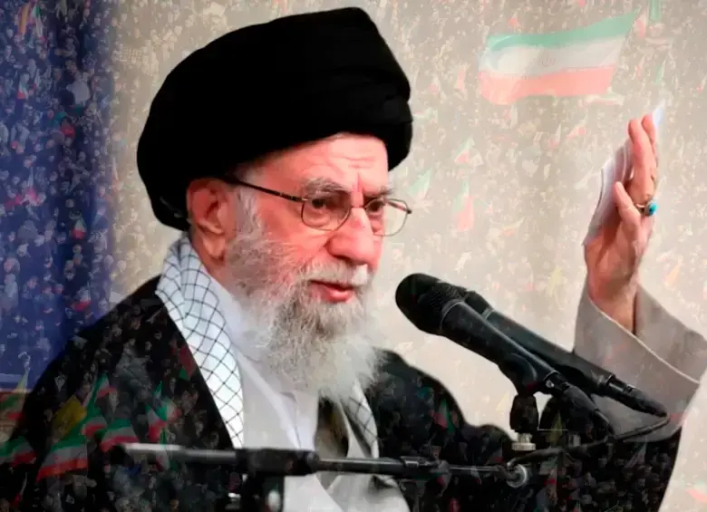 Un triunvirato reemplazará provisionalmente a Ali Khamenei, líder supremo de Irán, muerto en un ataque ejecutado por Estados Unidos e Israel. FOTO: Tomada de X.