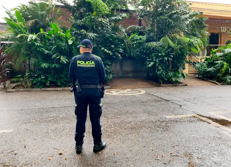 La madre de familia logró escapar de su hijo y alertar a los vecinos de lo que estaba ocurriendo. Foto: EL COLOMBIANO.