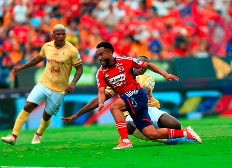 El futbolista bogotano Jersson González, que se recupera de un esguince de tobillo, puede entrar entre los convocados por Alejandro Restrepo para los próximos juegos. FOTO: CAMILO SUÁREZ