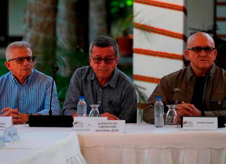 Las delegaciones del Gobierno Nacional y de la guerrilla del Ejército de Liberación Nacional (ELN) se preparan para iniciar el quinto ciclo de las negociaciones que pretenden convertirse en un acuerdo de paz. En la mesa, uno de los temas centrales será la exigencia del gobierno para que el grupo armado ilegal deje de secuestrar. FOTO: ARCHIVO