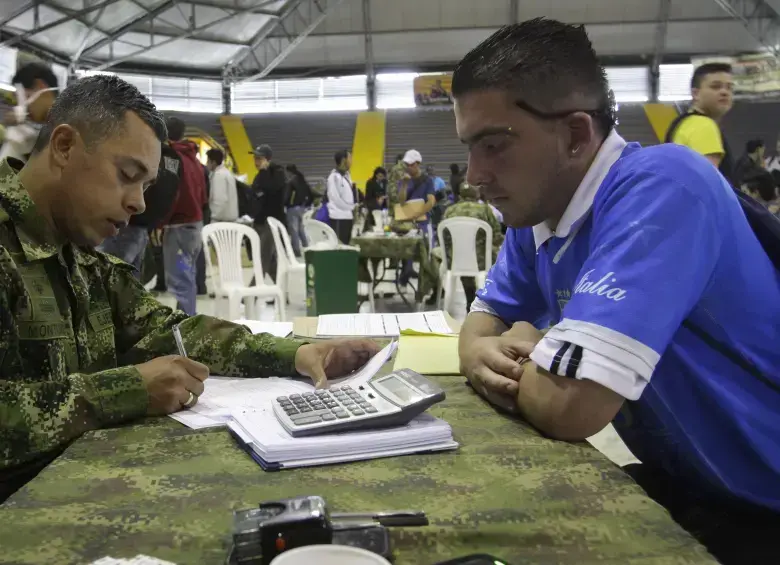 La convocatoria está dirigida a colombianos entre 18 años y un día antes de cumplir 24. FOTO: El Colombiano