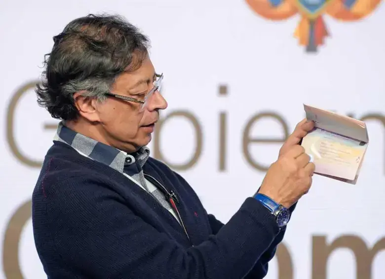 Desde el 1 de abril entra a regir el nuevo modelo de expedición de pasaportes. FOTO: COLPRENSA.