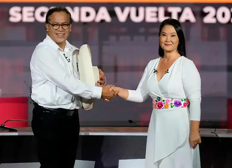 Keiko Fujimori aventaja a Roberto Sánchez en la segunda vuelta presidencial en Perú. FOTO: AFP 