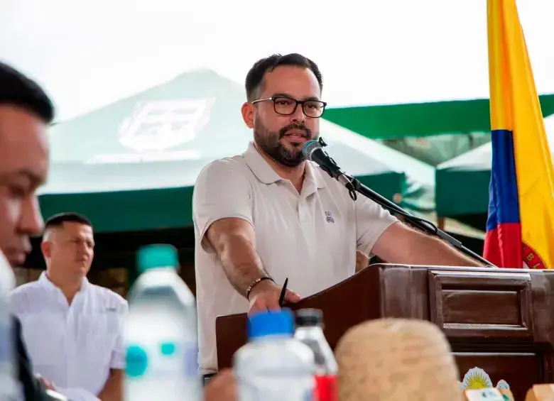 A seis días de dejar la Casa de Nariño, Petro deja a Edwin Palma con responsabilidades en tres ministerios: Minas, Trabajo y Vivienda. Foto: Ministerio de Minas y Energía.