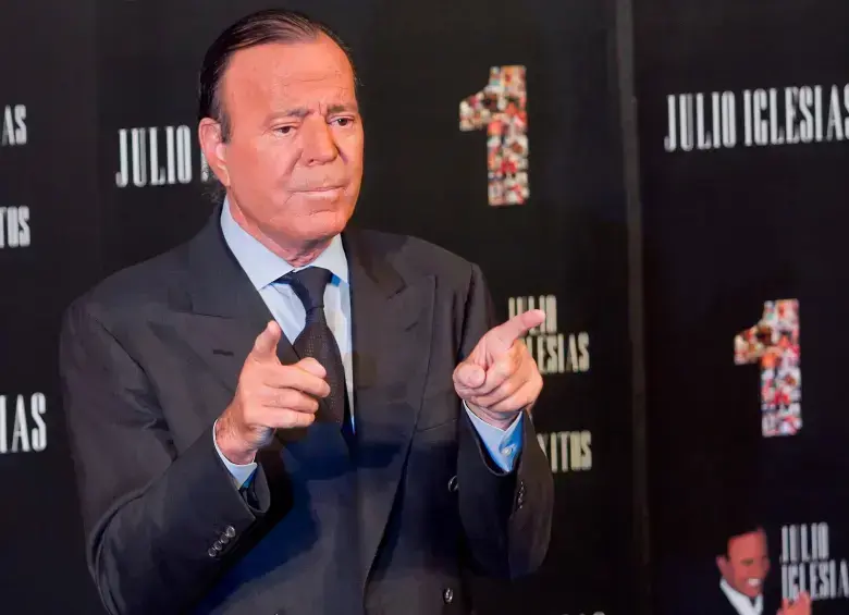 El cantante Julio Iglesias está en el ojo del huracán tras las denuncias por presunta agresión sexual presentadas por sus extrabajadoras. FOTO: GETTY