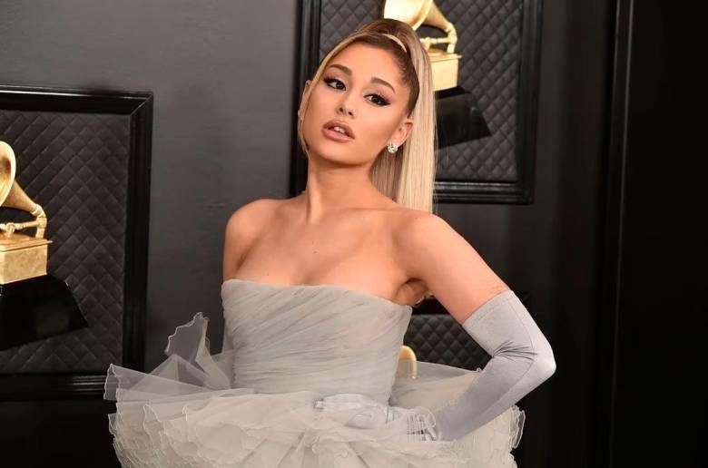 La cantante estadounidense tiene 30 años y su boda ocurrió en mayo de 2021. A la ceremonia solo asistieron 20 personas. Este mes de julio de 2023 se confirmó la ruptura con Dalton Gómez. 