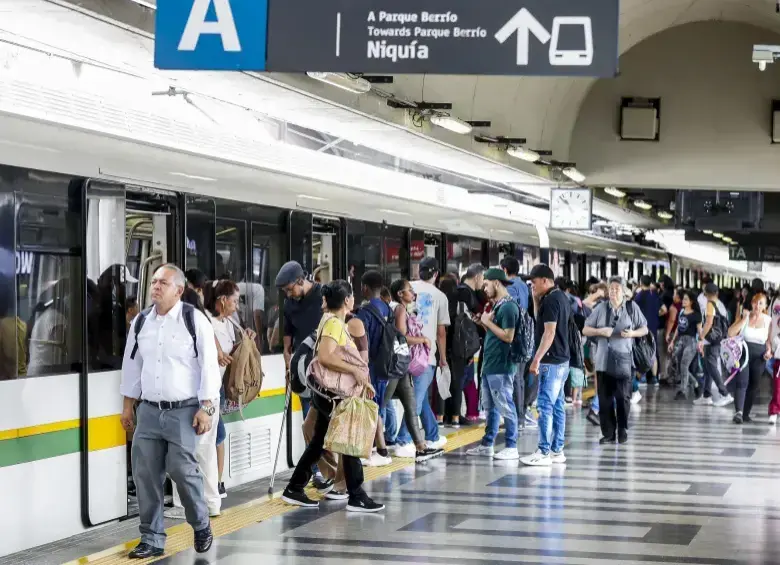 La línea A del Metro de Medellín ya funciona con normalidad. FOTO: Jaime Pérez. Archivo El Colombiano
