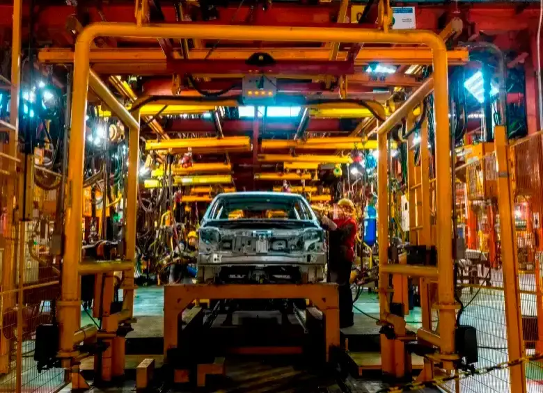 Economía colombiana crece entre 2,8% y 3% en 2026, impulsada por consumo y gasto público, mientras inversión, industria y construcción evidencian rezagos estructurales importantes. FOTO CAMILO SUÁREZ