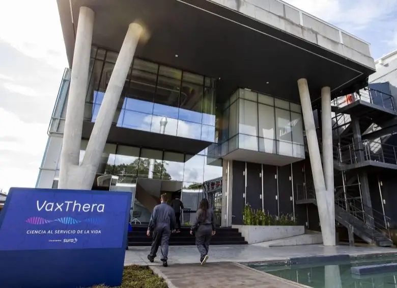 VaxThera, la empresa de desarrollo y producción de vacunas del Grupo Sura, firmó un convenio con el ministerio de Salud para volver a producir vacunas nacionales. Foto: Julio César Herrera
