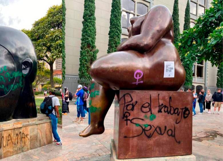 Así quedaron las esculturas de Botero después de la marcha del 8M. Foto: Cortesía. 