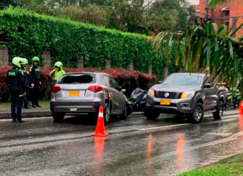 Luego de recibir los disparos, la camioneta en la que se movilizaban los hermanos chocó con otros seis vehículos. FOTO: CORTESÍA