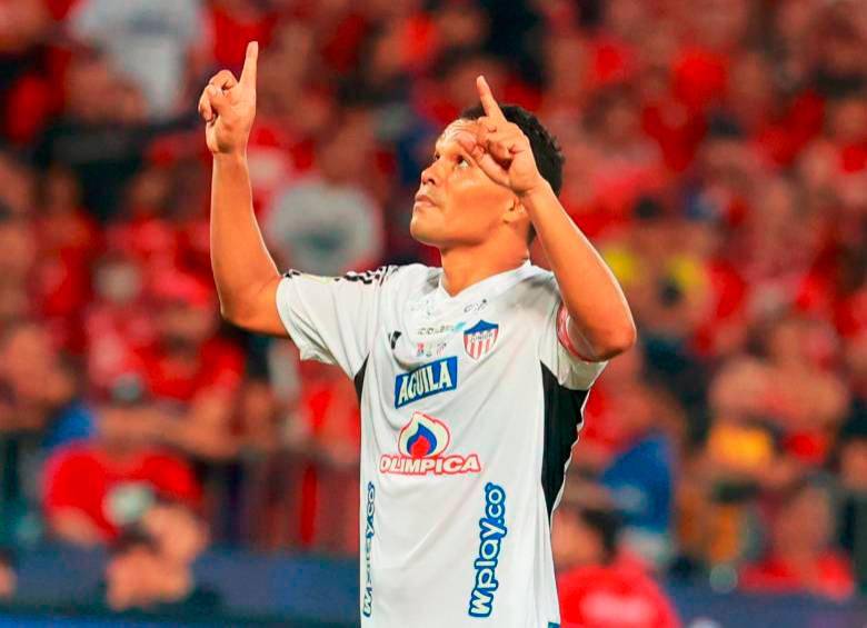 El delantero Carlos Bacca suma cinco goles en el torneo clausura de la Liga Betplay. FOTO: MANUEL SALDARRIAGA 