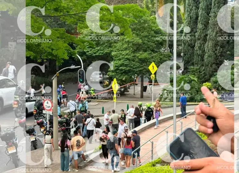 El asesinato de alias <b>Artur Tucci </b>ocurrió al frente del centro comercial Santa Fe de Medellín. Foto: Camila Garzón / Q’Hubo