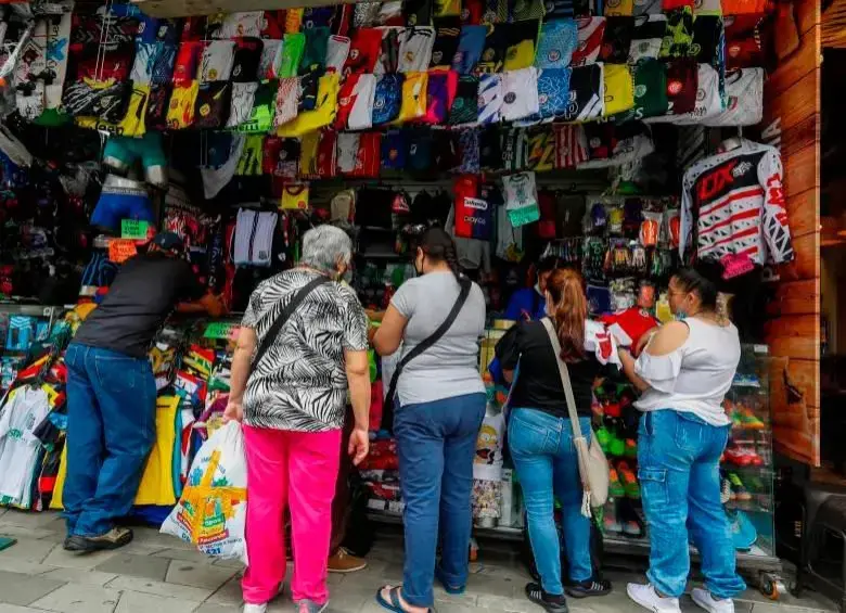 Los mayores aumentos en agosto se dieron en comercio y transporte, con un incremento de 5,8%. Foto: Manuel Saldarriaga