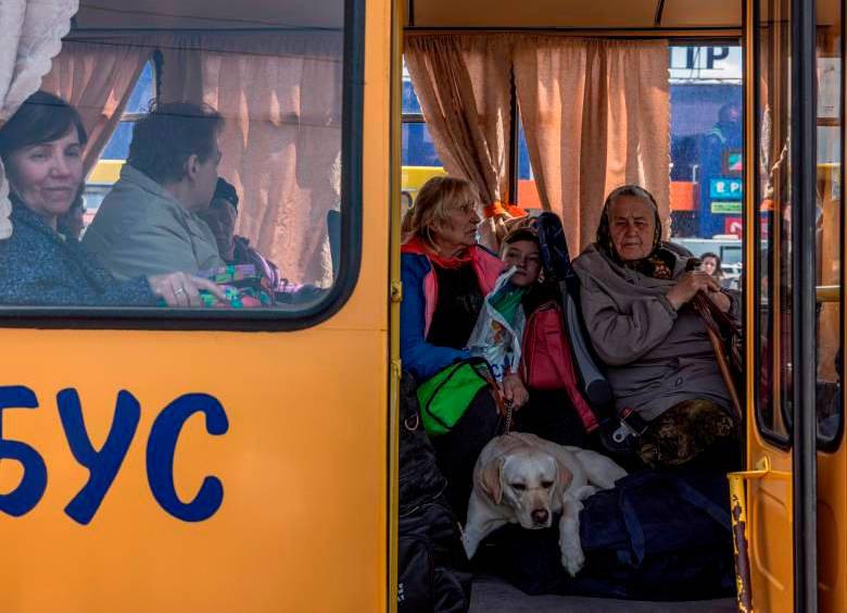 Minuto a minuto: Evacúan más de 300 civiles en Mariúpol 