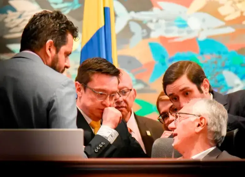 El viceministro del Interior, Gustavo García, junto al ministro de Salud, Guillermo Jaramillo, en el Congreso. FOTO CORTESÍA