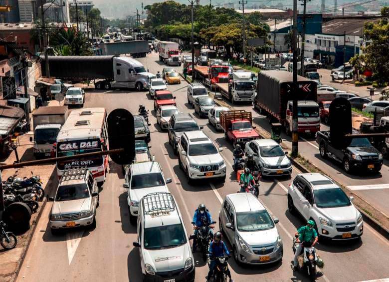15 salarios mínimos es la multa si decide burlar el pico y placa. FOTO: EL COLOMBIANO