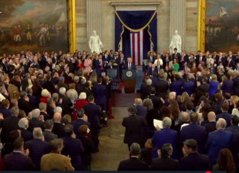 El nuevo presidente de Estados Unidos se refirió a los dos ataques durante la campaña que pusieron en riesgo su vida. Gran parte del público lo respaldó. FOTO: Captura de video