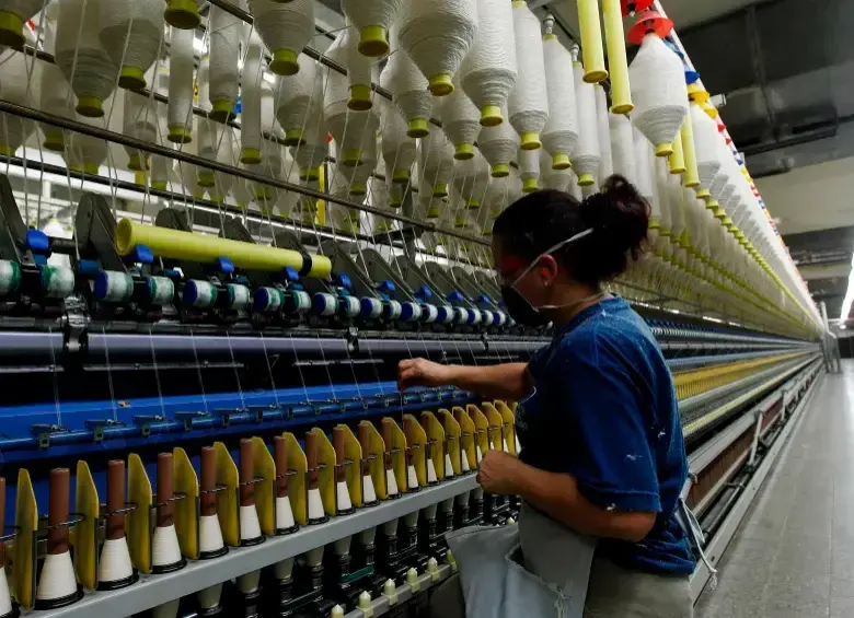 Tras el aumento del recargo dominical y festivo y la reducción de la jornada laboral a 44 horas, cambia el valor del pago por trabajar en esos días. FOTO JUAN ANTONIO SÁNCHEZ