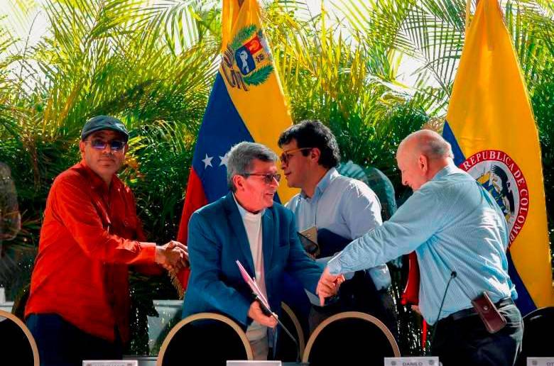 Mesa de delegación entre el Gobierno de Gustavo Petro y el ELN. FOTO: GETTY
