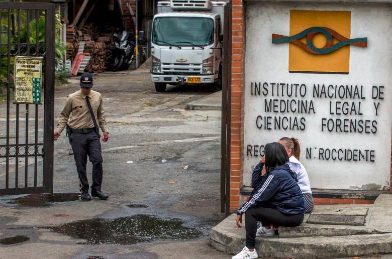 Los cuerpos de los dos muertos fueron llevados a Medicina Legal, en Medellín. FOTO ARCHIVO 