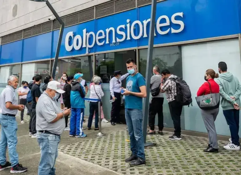 Los pensionados podrán revisar el reajuste aplicado en sus desprendibles de pago desde enero de 2026, así como en los certificados disponibles en la página web de Colpensiones y en los Puntos de Atención al Ciudadano. Foto: Juan Antonio Sánchez 