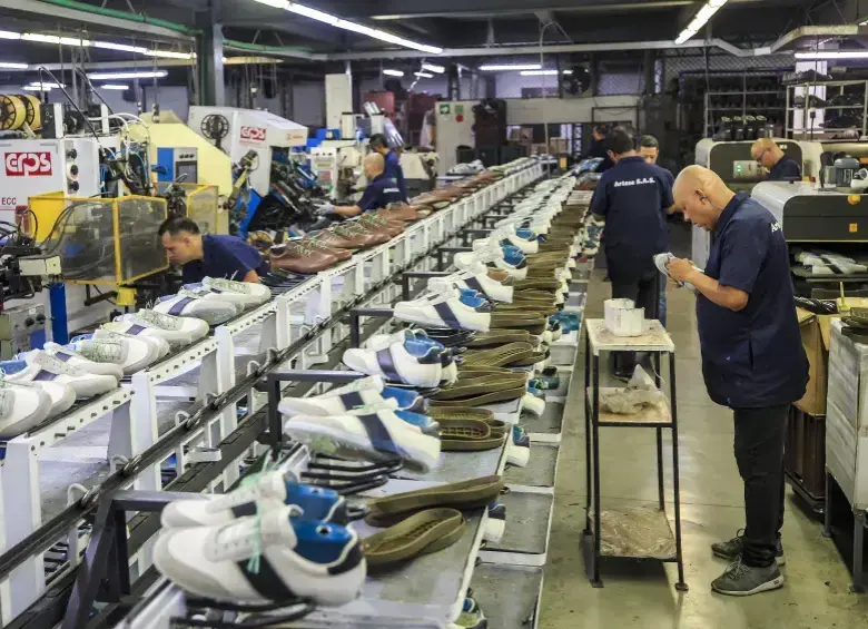 Colombia completó en julio la reducción y llegó a 42 horas semanales sin bajar el salario de los empleados. FOTO: Camilo Suárez