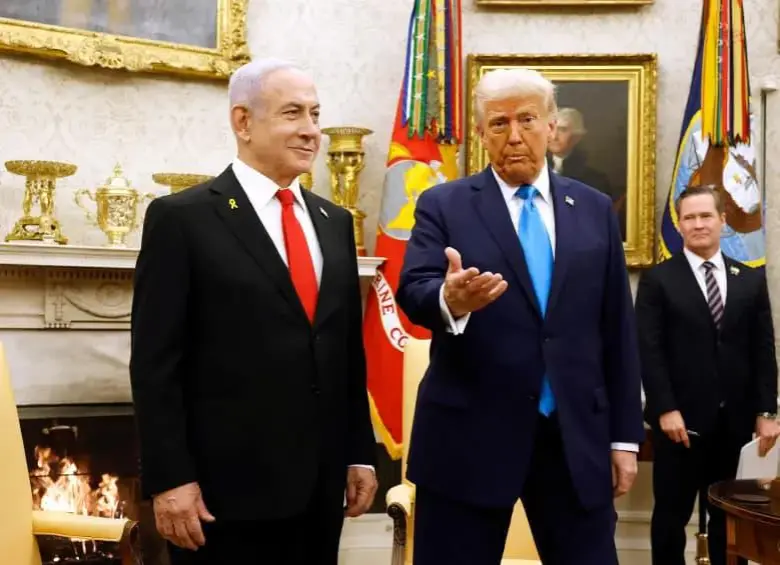 Benjamin Netanyahu y Donald Trump reafirmaron su coordinación para frenar los programas nuclear y de misiles de Irán y aseguraron que mantendrán una estrategia conjunta en la ofensiva. FOTO: Getty.