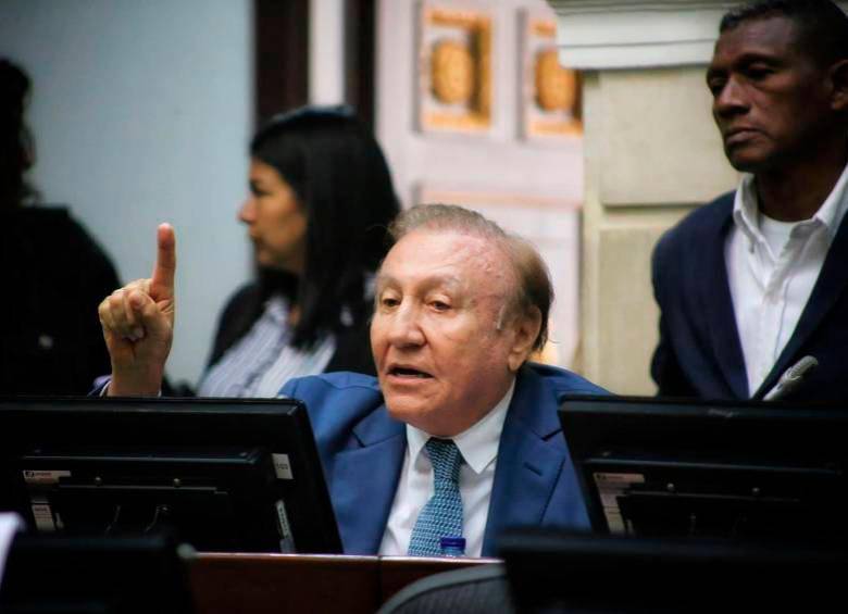 Rodolfo Hernández duró tres meses en el Senado tras asumir la curul que le daba el estatuto de la oposición. FOTO SENADO