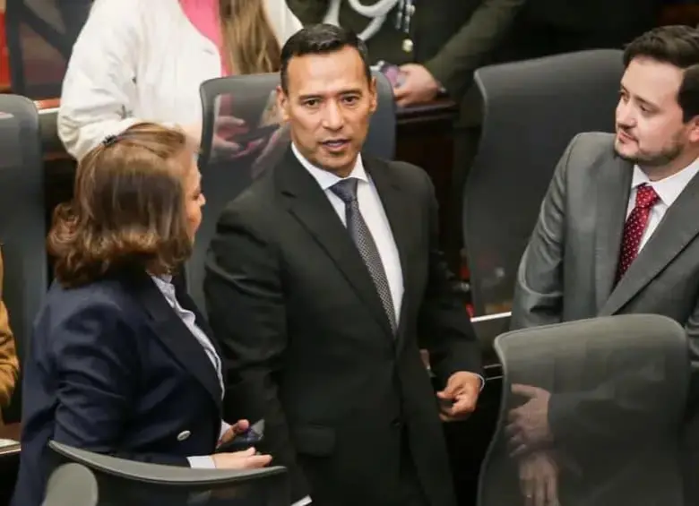 El ministro de Defensa, Pedro Arnulfo Sánchez Suárez, durante el consejo de seguridad en Baranoa, donde anunció medidas más estrictas contra cabecillas criminales que seguirían delinquiendo desde la cárcel. FOTO: Colprensa. 