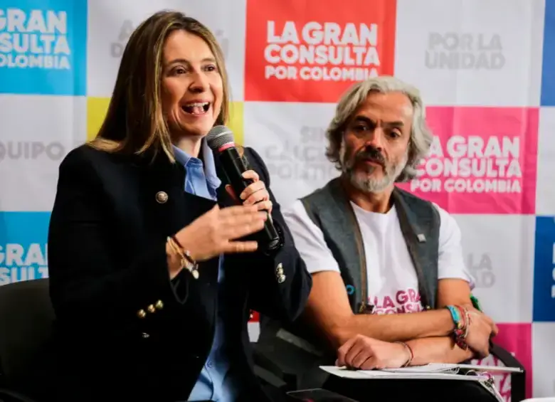 La candidata presidencial Paloma Valencia y su fórmula vicepresidencial, Juan Daniel Oviedo. FOTO COLPRENSA