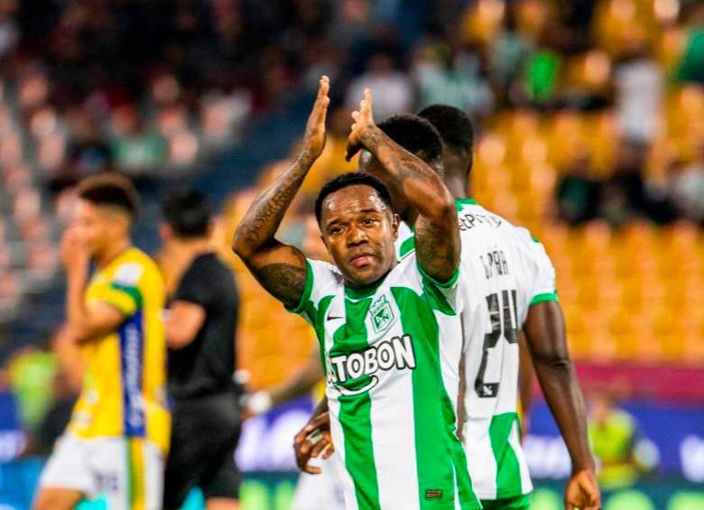 Dorlan Pabón fue la figura del partido entre Nacional y Atlético Huila, que el cuadro verde ganó 3-1. FOTO: SNEYDER GUTIÉRREZ 