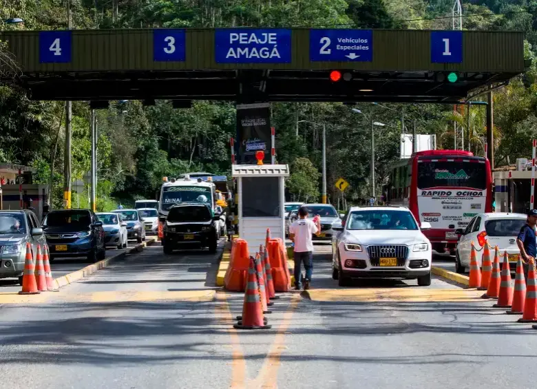 La propuesta busca que los peajes en Colombia tengan una distancia mínima de 150 kilómetros y contempla tarifas diferenciales para residentes y usuarios frecuentes. FOTO EL COLOMBIANO