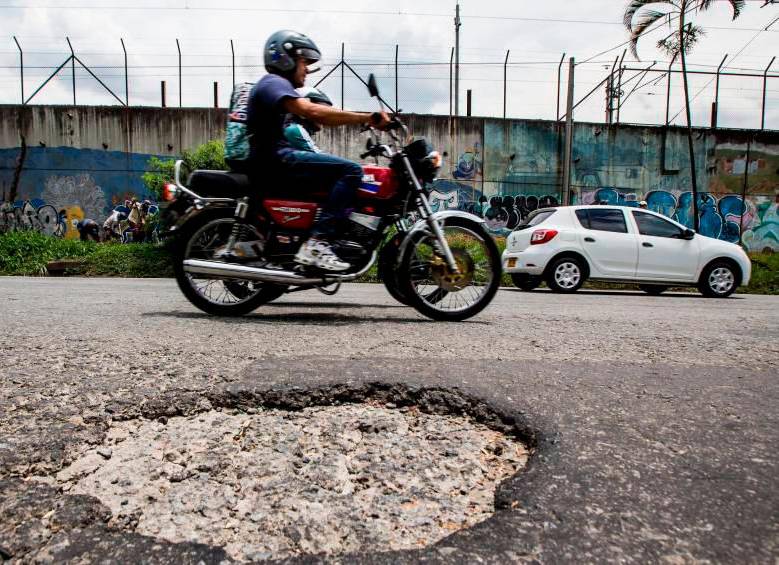 Estos huecos llevaron a la intervención que actualmente tiene lugar en la avenida Regional. FOTO: JULIO HERRERA