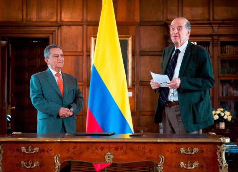 El canciller Álvaro Leyva salió de su cargo luego de que la Procuraduría lo suspendió por tres meses. Foto: Cortesía Presidencia