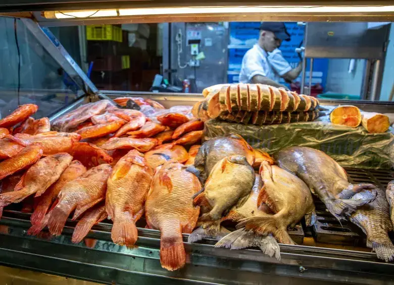 Con la oferta de pescado en su punto más alto y una amplia gama de precios, los consumidores tienen múltiples opciones para cumplir con la tradición sin afectar su economía. FOTO: Juan Antonio Sánchez.