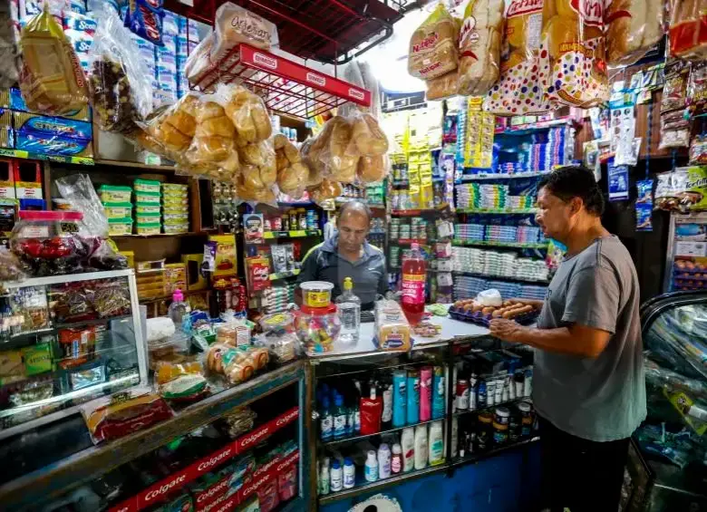 La tienda de barrio mantiene su peso en la economía popular: 540.233 micronegocios fueron contabilizados en 2024. FOTO EL COLOMBIANO