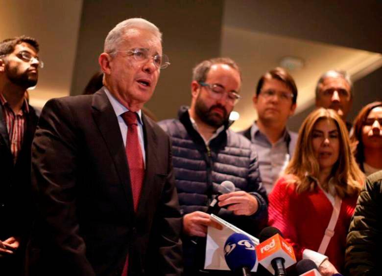El expresidente Álvaro Uribe afirmó que, aunque desde la oposición no consideran necesaria una reforma tributaria, estarían dispuestos a llegar a acuerdos con el fin de que no se frene la inversión extranjera en Colombia. Foto: Archivo
