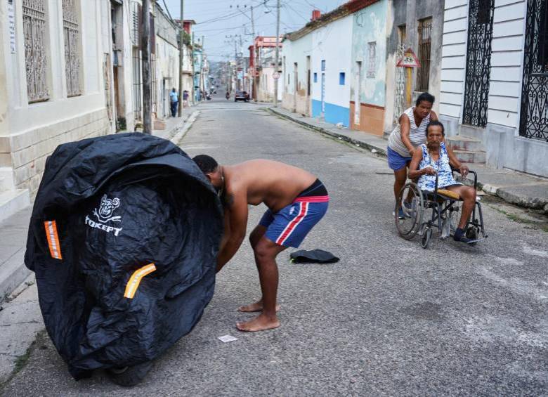 Cuba vivió los últimos días una situación excepcional con la caída del sistema eléctrico nacional tras una avería el viernes en la termoeléctrica más importante del país. FOTO: AFP