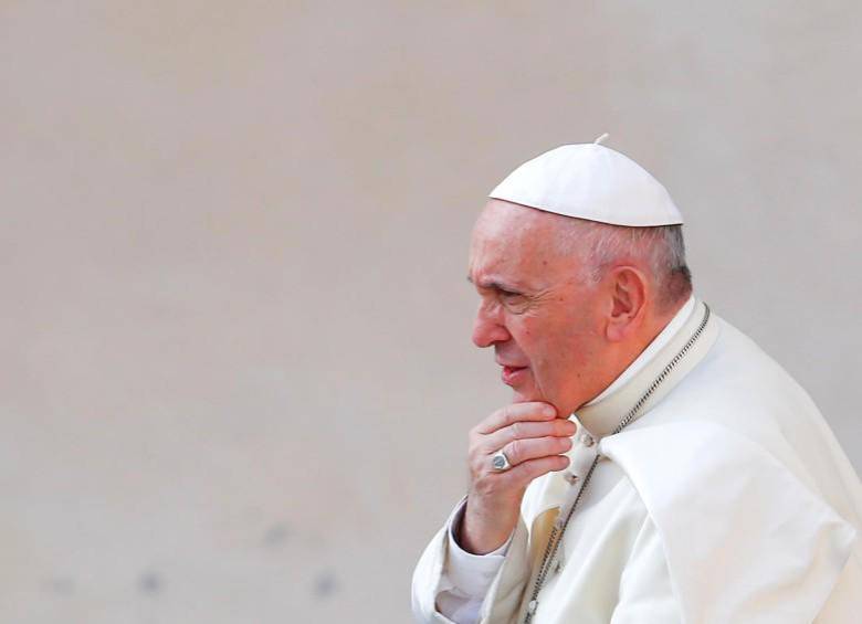 El papa Francisco asistió a la misa dominical en el hospital mientras se recupera de una bronquitis 