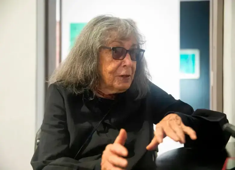 Esta foto fue tomada en 2023 en la última exposición en solitario de González en Medellín. FOTO: EL COLOMBIANO