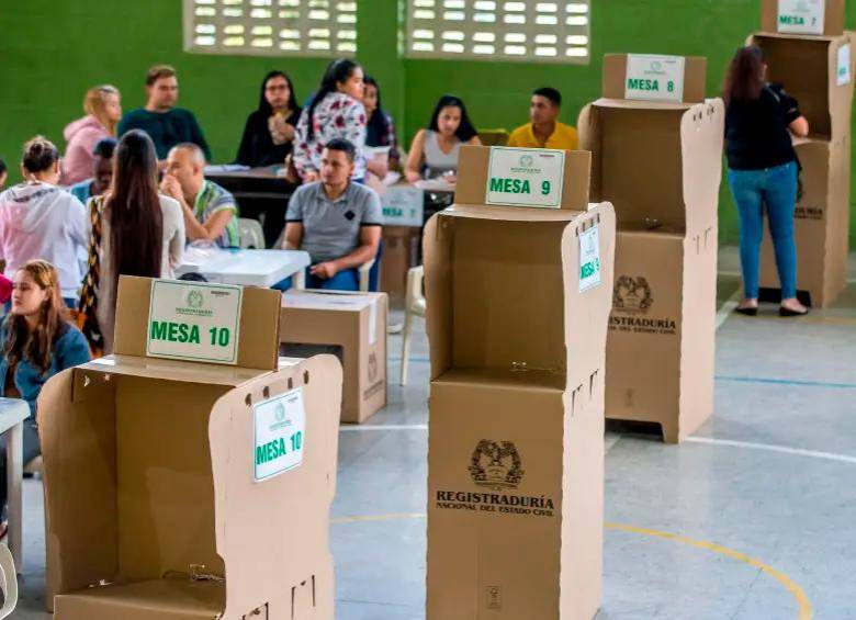 La norma fija límites para publicar sondeos de intención de voto presidencial, exige ficha técnica completa y advierte sanciones a encuestadoras y medios que incumplan. FOTO: EL COLOMBIANO