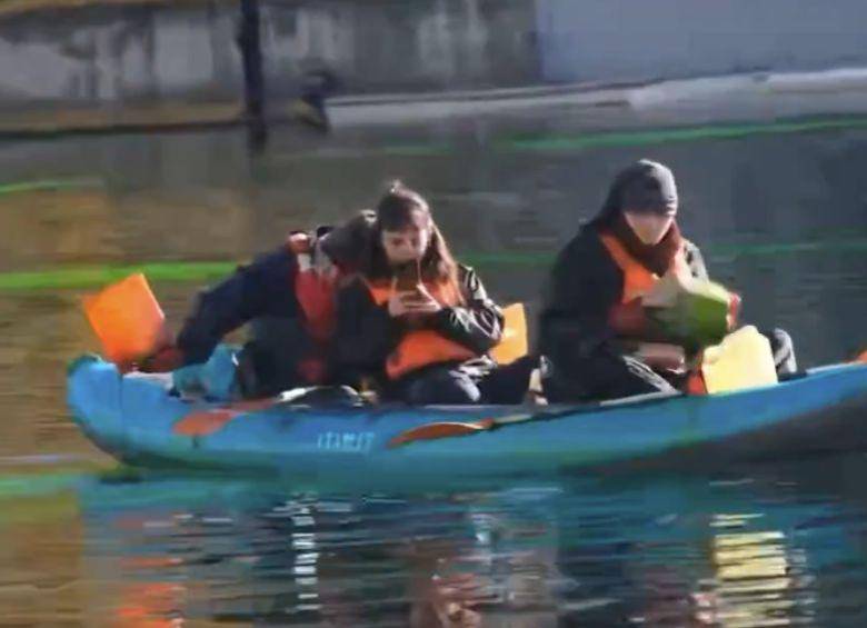 Activistas tiñeron de verde el Gran Canal de Venecia durante protesta climática. FOTO: CAPTURA DE PANTALLA
