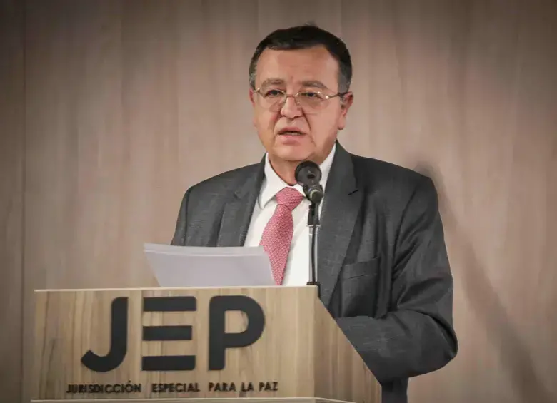 El magistrado Alejandro Ramelli estuvo presente durante la lectura de ambas sentencias para explicar su importancia y alcances. Foto: JEP.