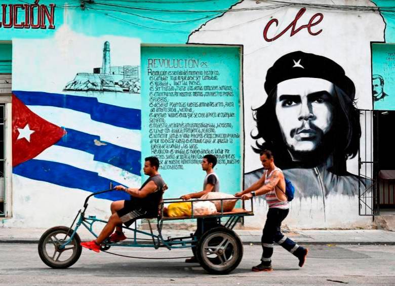 Cuba actualmente enfrenta su peor crisis económica en tres décadas por la escasez de alimentos, medicinas, una inflación disparada y apagones crónicos. FOTO: AFP